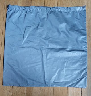 Bolsa guardapolvos Prada gris