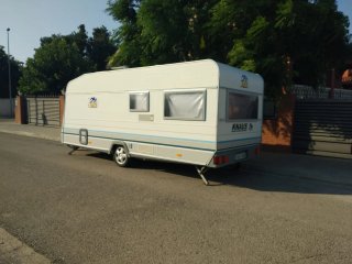 Caravana Knaus 750 kg