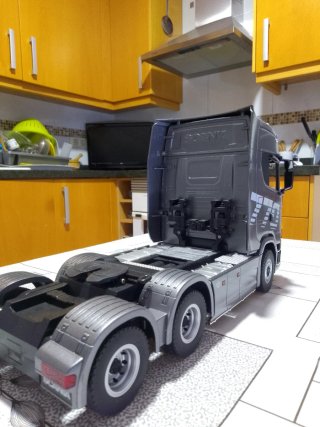 Camión Scania RC 1:18  no negociable,