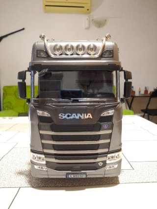 Camión Scania RC 1:18  no negociable,