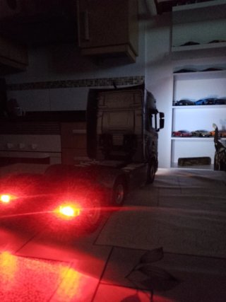 Camión Scania RC 1:18  no negociable,