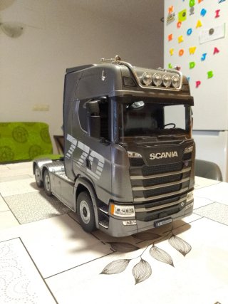 Camión Scania RC 1:18  no negociable,
