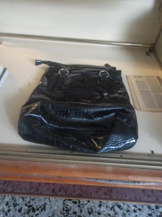 Bolso de mano negro de fiesta