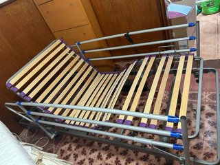 Cama eléctrica con colchón y barandillas