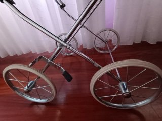 Coche de muñecas Bebelux capota clásico.