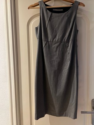 Vestido gris de oficina