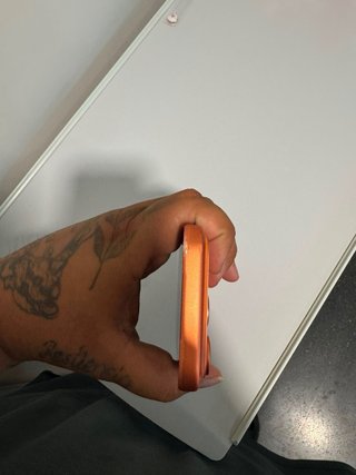 iPhone 17 Pro Naranja 97% de bateria
