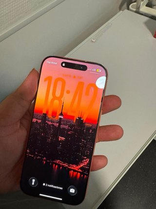 iPhone 17 Pro Naranja 97% de bateria