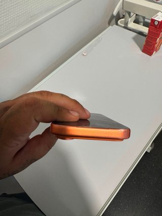 iPhone 17 Pro Naranja 97% de bateria
