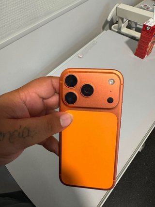 iPhone 17 Pro Naranja 97% de bateria