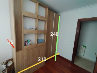 Armario infantil de madera color beige