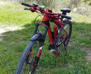 Bicicleta Montaña Negra y Roja