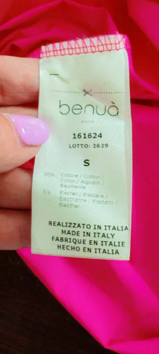 Abito Benua oversize nero e fucsia con cintura
