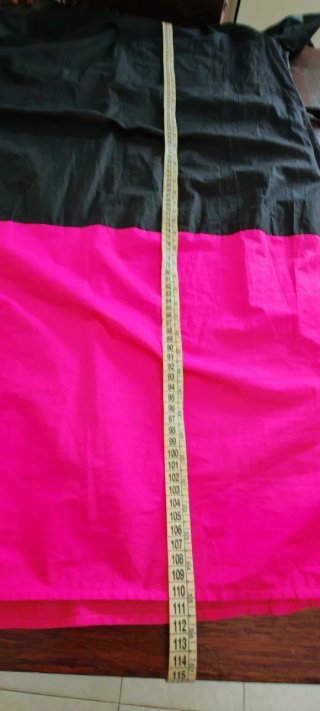Abito Benua oversize nero e fucsia con cintura