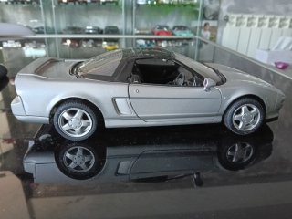 Kyosho 1/18 Honda NSX