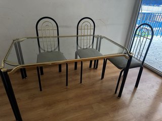 Mesa de cristal con 6 sillas