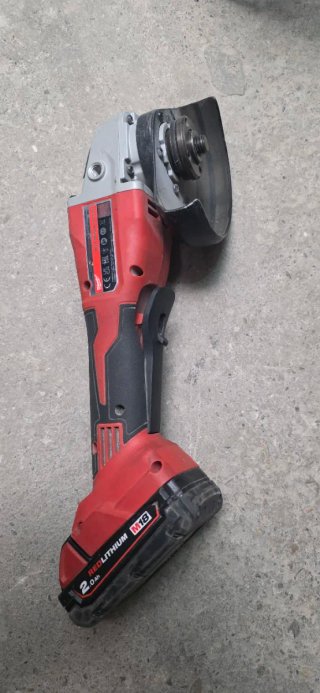 Radial Milwaukee M18 Batería.esta completa