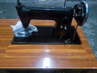 MÁQUINA DE COSER ANTIGUA "ALFA"