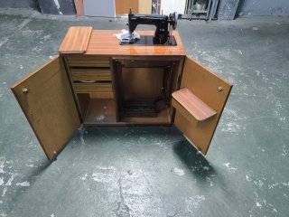 MÁQUINA DE COSER ANTIGUA "ALFA"