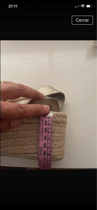 Sandalias Bimba y Lola doradas cuña