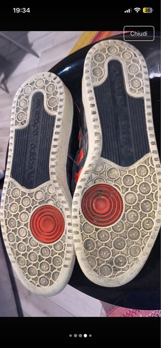 Scarpe Adidas nere e arancioni