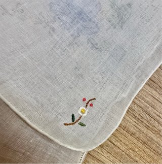 2 Pañuelos hilo Bordados