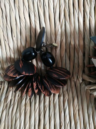 Pendientes y brazaletes madera Mango