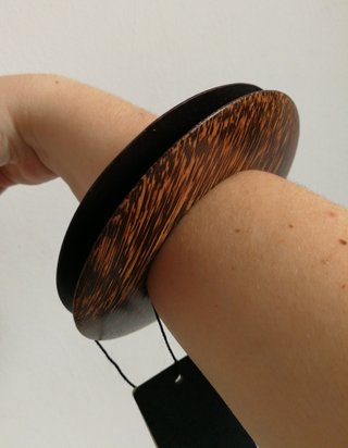 Pendientes y brazaletes madera Mango