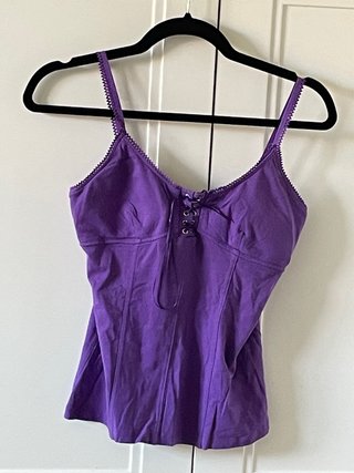 Camiseta tirantes morada con cordones