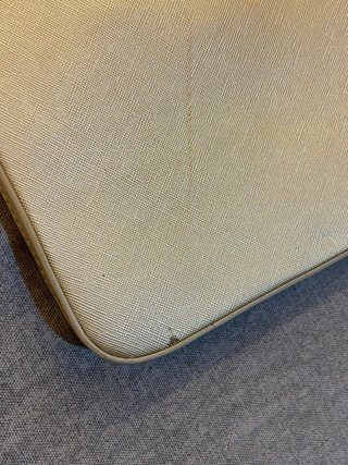 Bolso Parfois Dorado Minimalista Texturizado