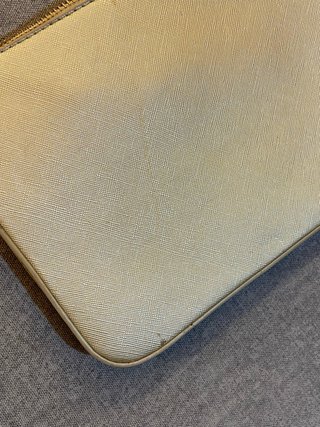 Bolso Parfois Dorado Minimalista Texturizado
