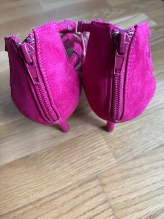 Sandalias rosas de tacón
