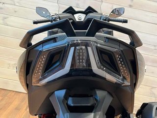 KYMCO AK 550