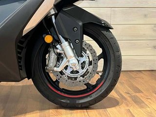 KYMCO AK 550