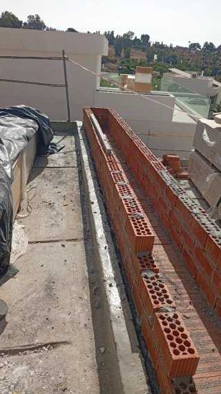 Se nesesitas oficiales de construcción y del Pladu