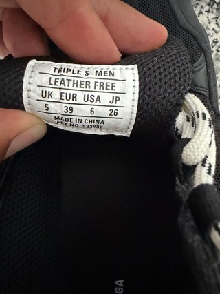 Balenciaga Triple S Talla 39 Negro Blanco