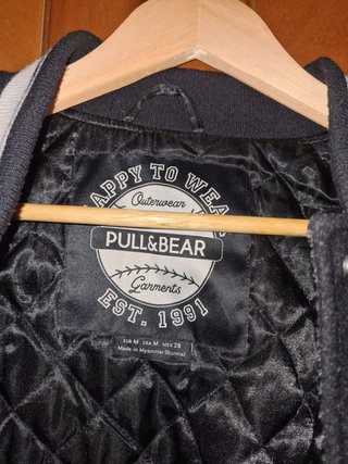 Cazadora Pull&Bear Negra y Blanca Talla M