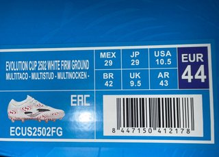 Zapatos de fútbol Joma blancos y rojos