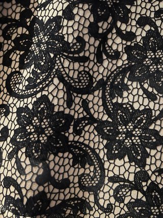 Vestido de fiesta encaje negro y beige