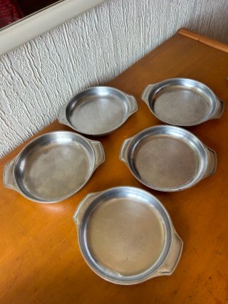 Bandejas metálicas y de plástico vintage