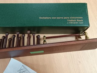 Colgador de corbatas y cinturones de madera
