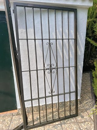 Reja Hierro Macizo 1.10x2.10m con Candados