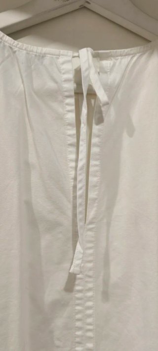 Blusa Zara blanca con volante