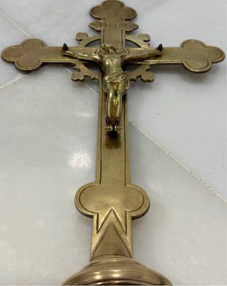 ANTIGUA CRUZ DE ALTAR DE IGLESIA BRONCE PPIOS XX