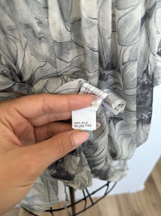 Camisa Zara Seda Estampada Gris Talla M