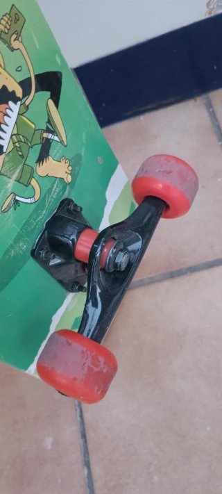 Skate con diseño de mono y Bigfoot is your friend