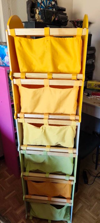 Estantería modular de tela y madera