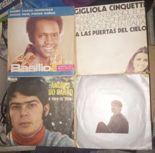 Vinilos 45 RPM Les Surfs, Tom Jones, etc.