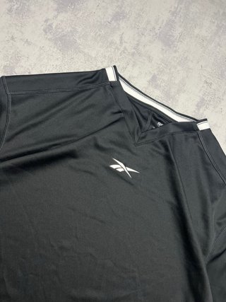 Camiseta Reebok Negra V-Neck
