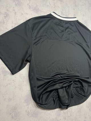 Camiseta Reebok Negra V-Neck